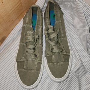 Blowfish shoes size 8